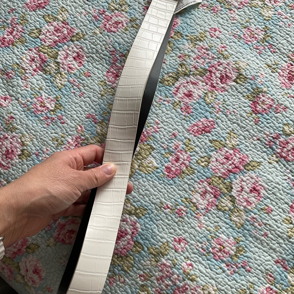 White Croc Embossed Belt Size M NWT
